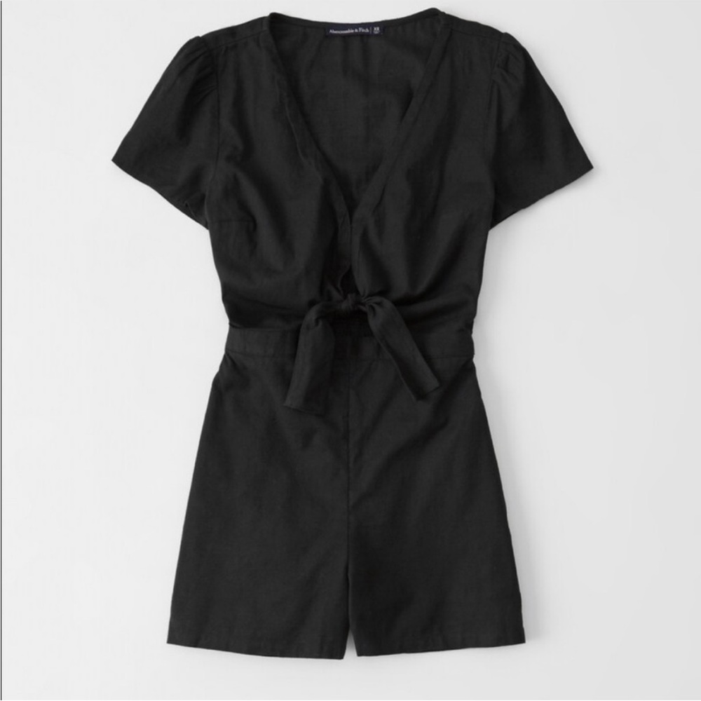 Abercrombie & Fitch Peek-A-Boo Tie Front Lightweight Cotton Romper, sz S